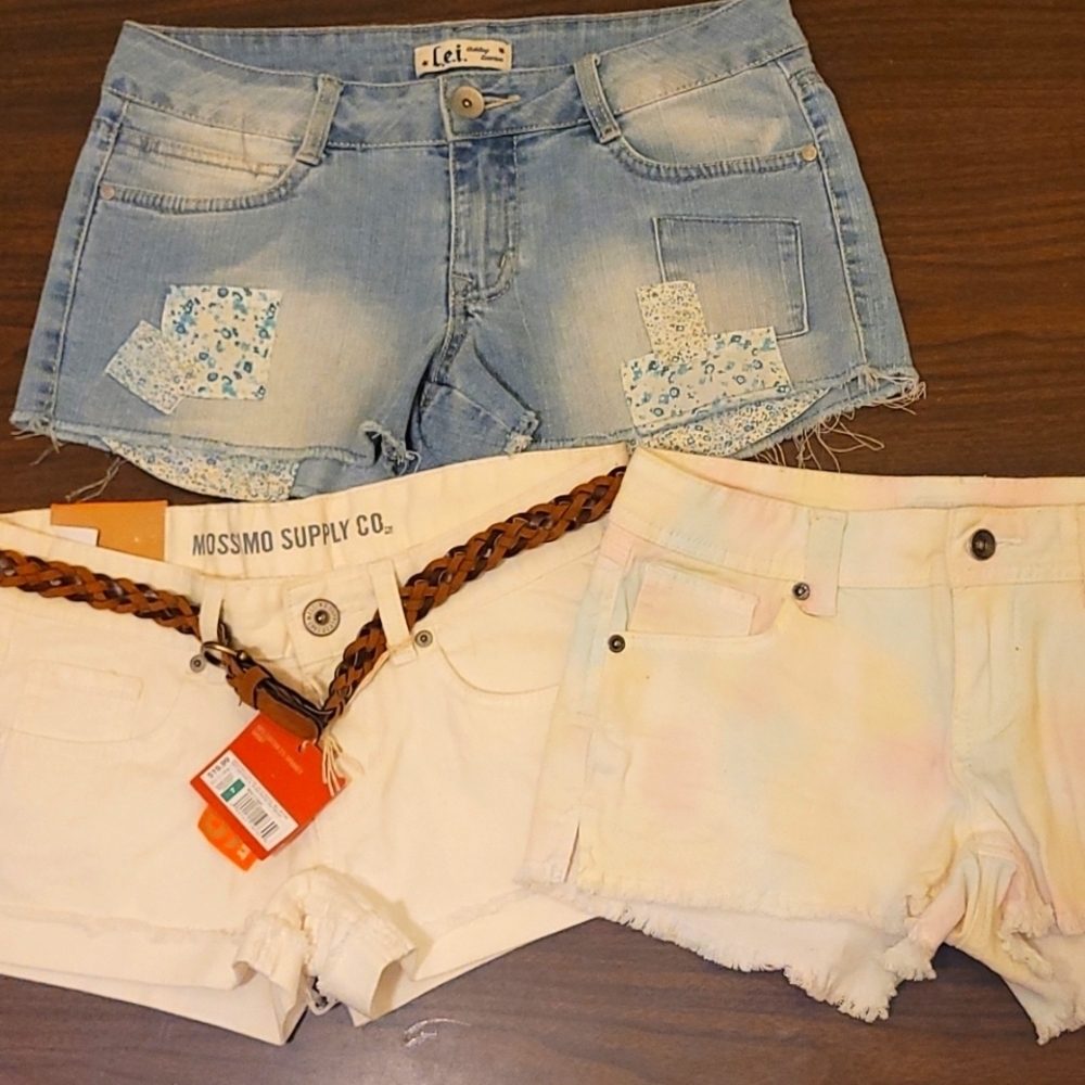 3 pair shorts. Lei size junior 5, nwt mossimo with belt size 7 and angels size 7